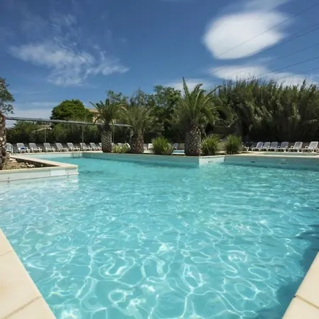 Maison De Dans Avec Piscine Nyaraló