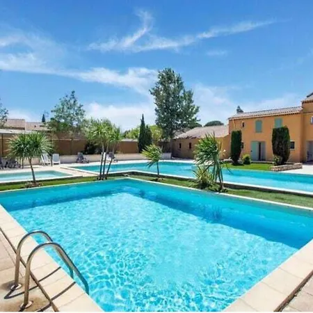 Nyaraló Maison De Dans Avec Piscine Arles